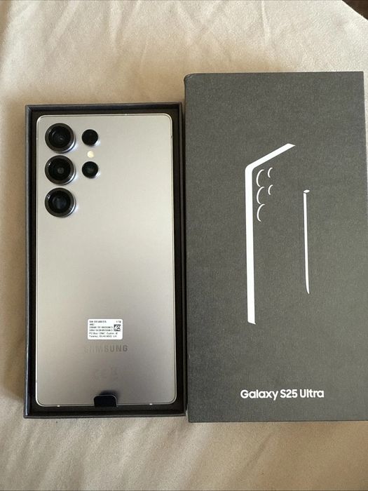 Vand SAMSUNG GALAXY S25 ULTRA 256GB Nou nout titanium , pachet comple