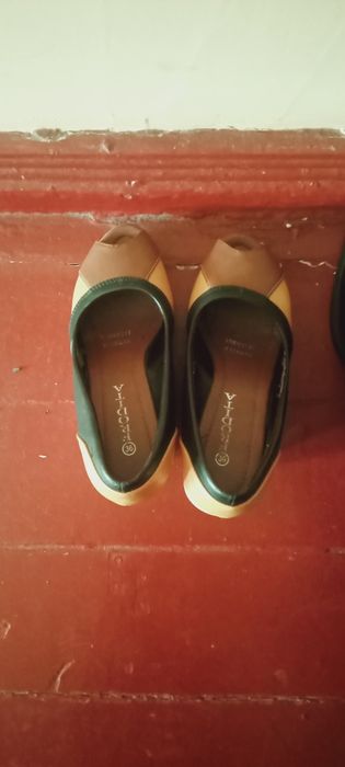 Ayollar oyoq kiyimi holati yaxshi