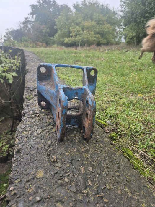 Vând  cupla tirant central