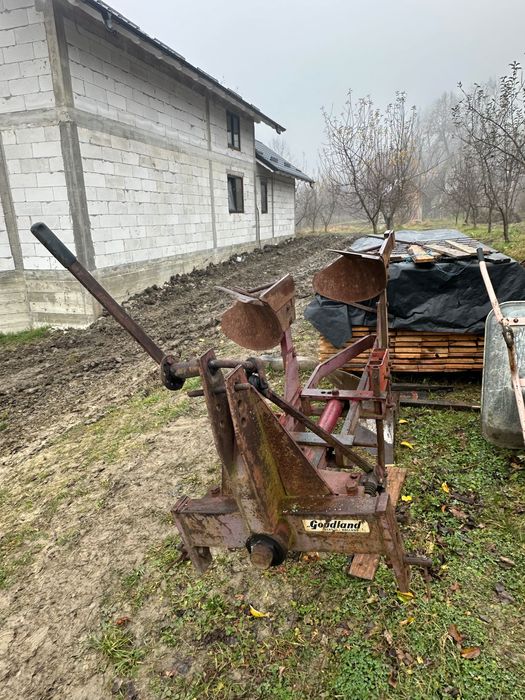 Vând plug reversibil