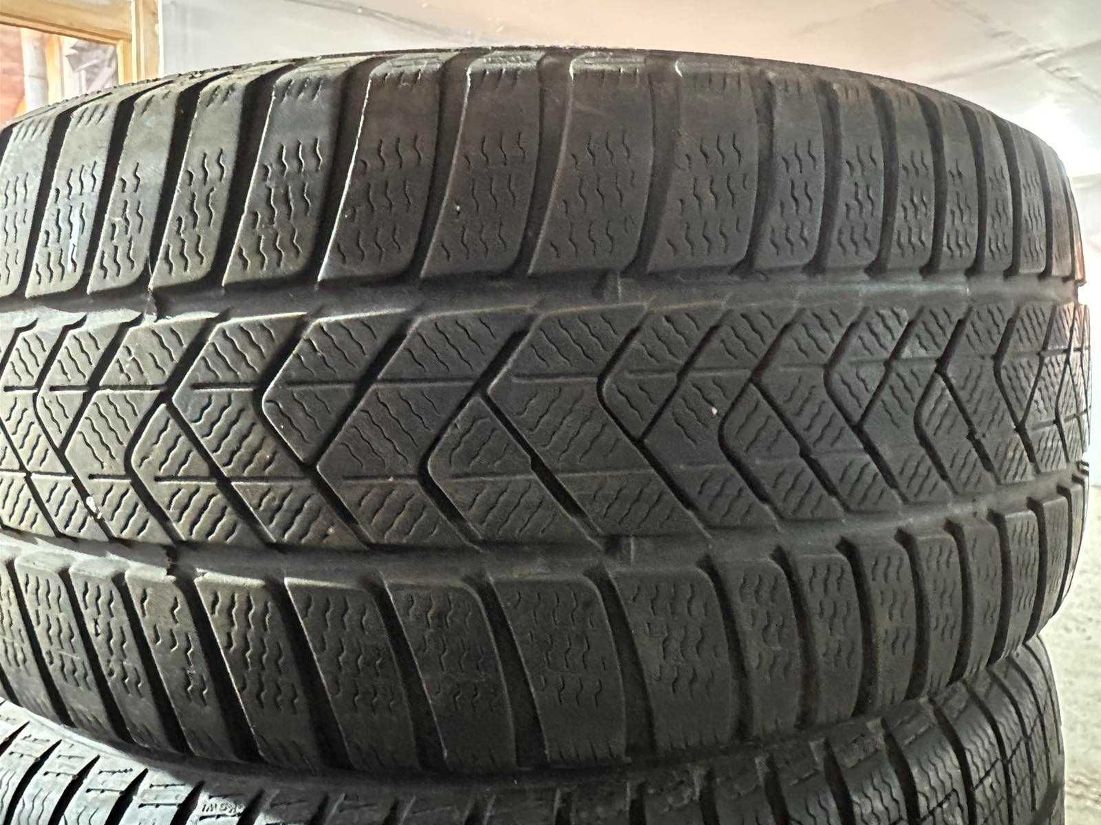 Зимни гуми PIRELLI SOTTOZERO 3 245/45/19 275/40/19 DOT 2421/2219