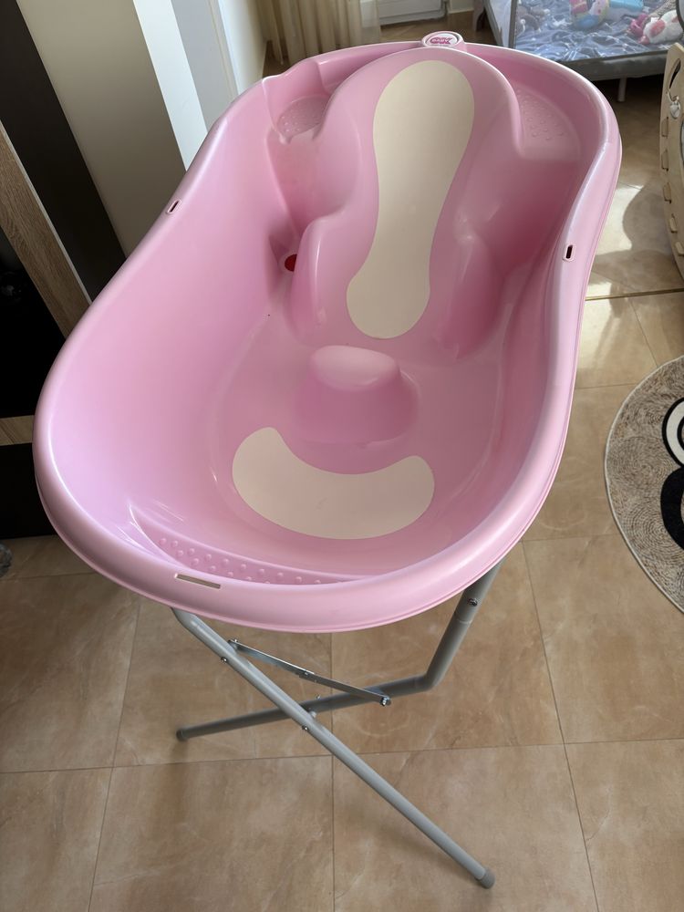 Ергономична бебешка вана OK Baby със стойка