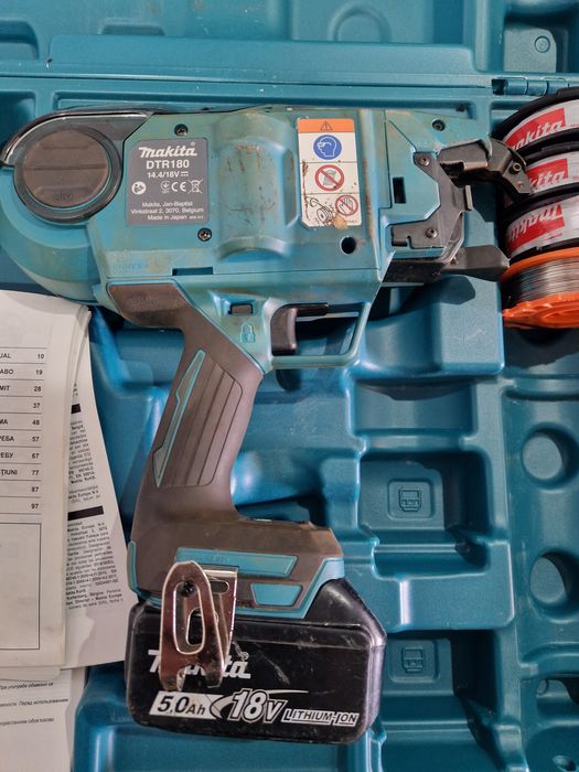 Makita DTR 180 de legat fierul cu acumulator si incarcator dublu !