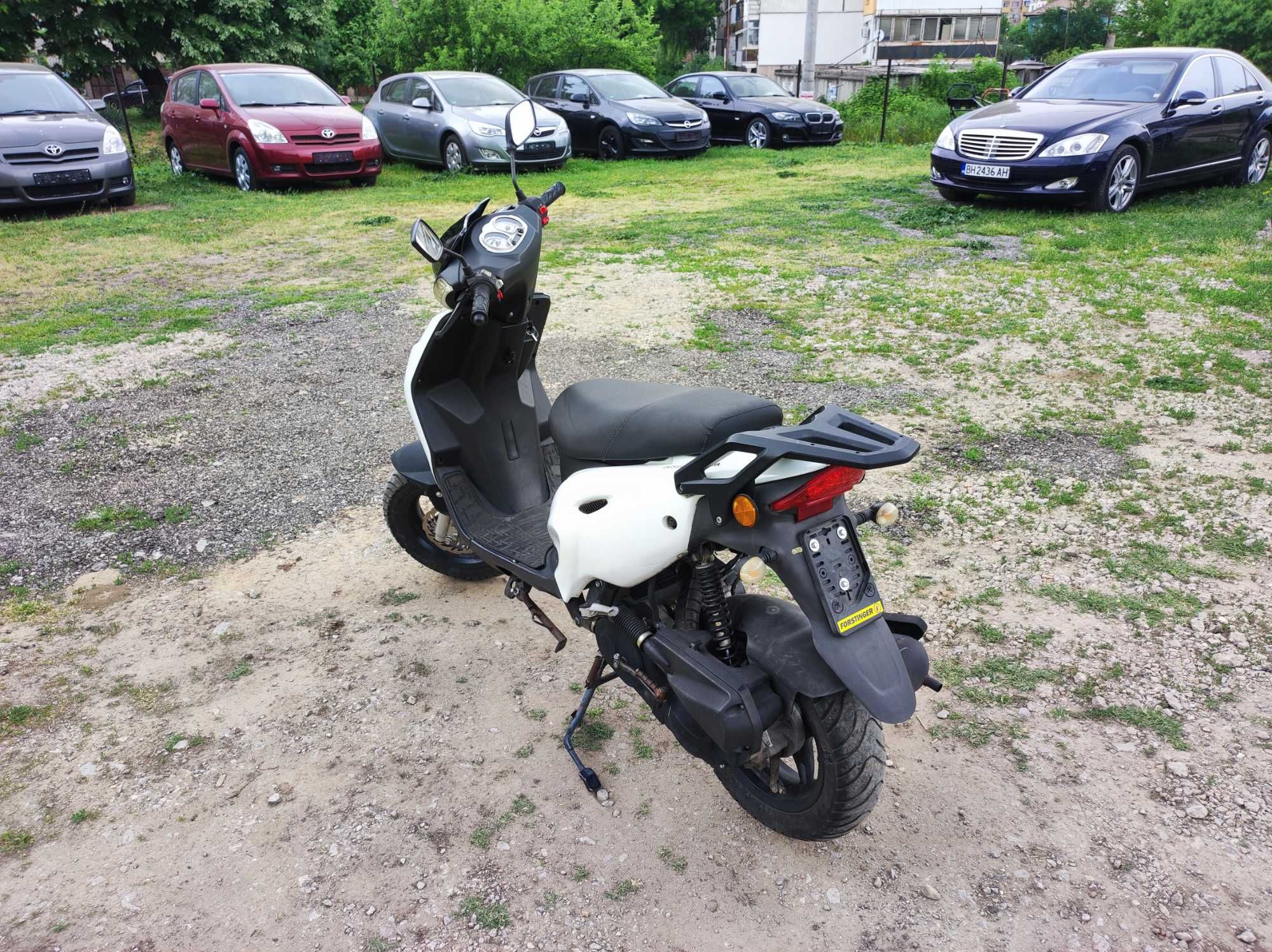 Скутер Generic B22 2018g 50cc 3ps 4-takt