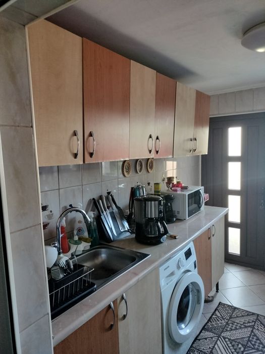 Se vinde canapea extensibila și mobila de bucătărie