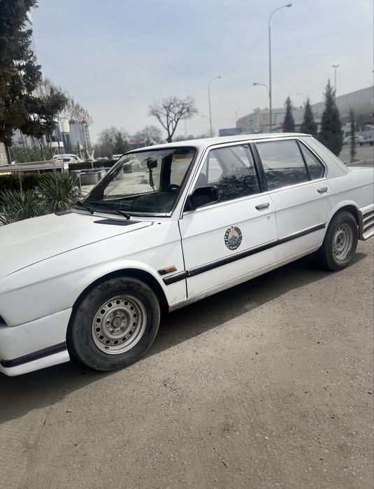 BMW сотилади срочни 2л матор. Утиб берилидиган жойи бор !