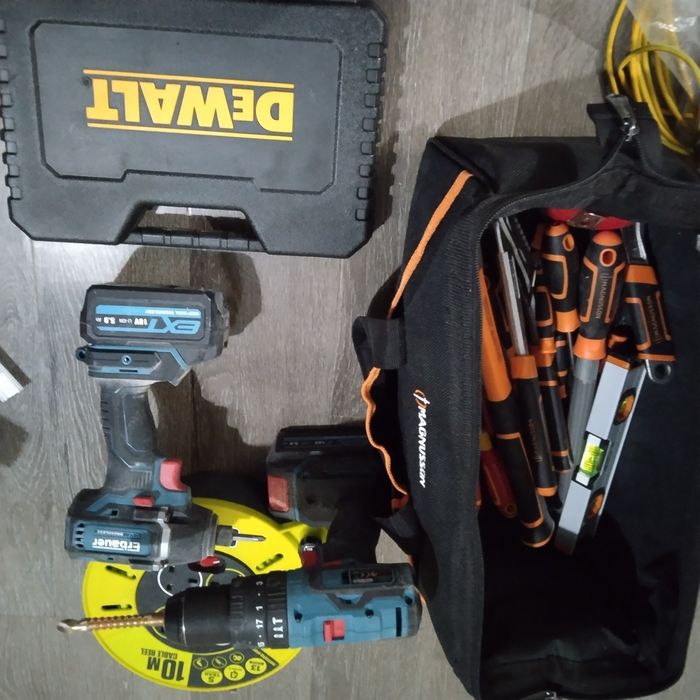 Кафель, ламинат, двери, обои