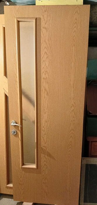 Vând 4 uși interior apartament, cu broască + mânere și tocuri