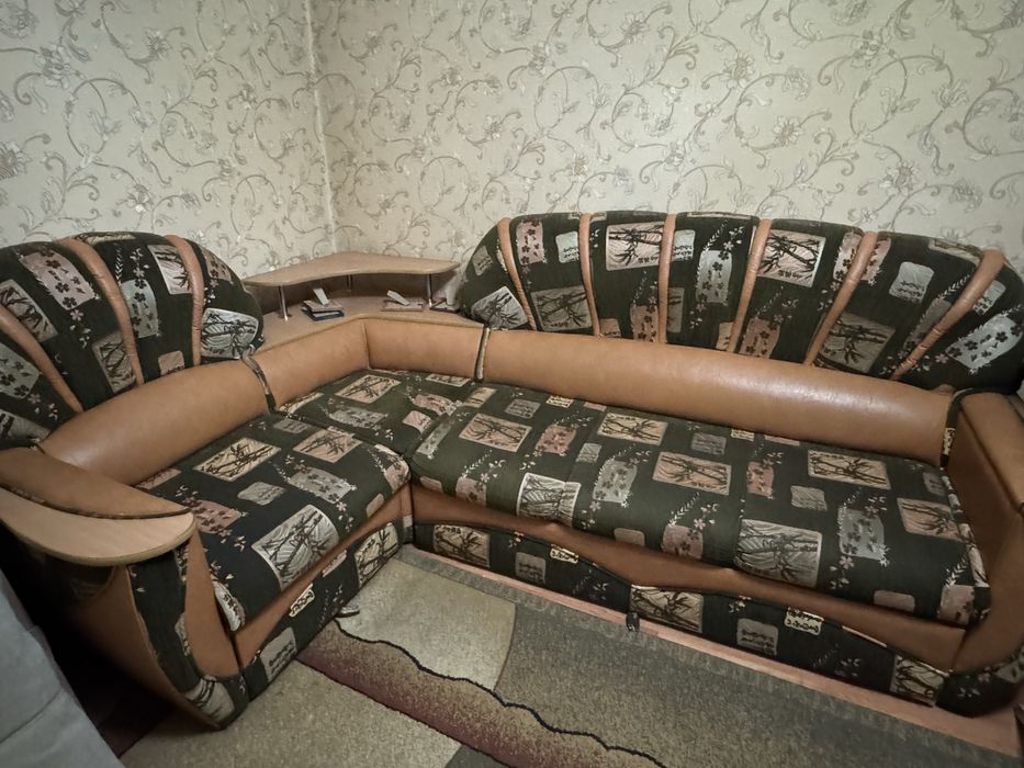 Продам диван и кресло . В хорошем состоянии