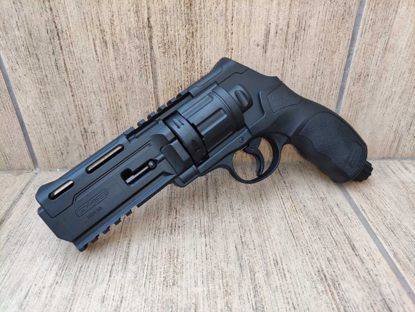 SUPER OCAZIE! Pistol Pentru AutoAparare Model UMAREX Co2 AerComprimat