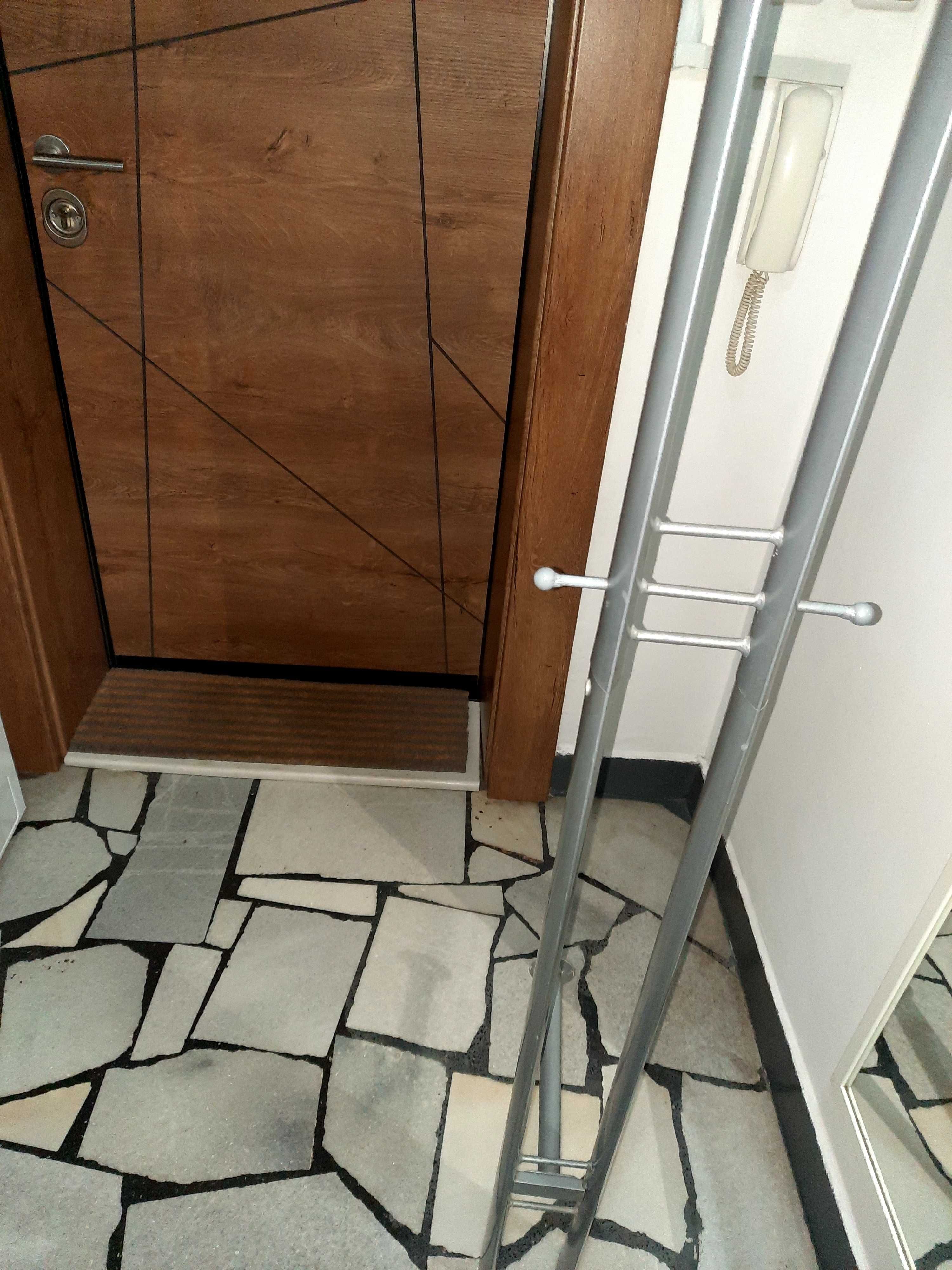 Мултифункционална закачалка