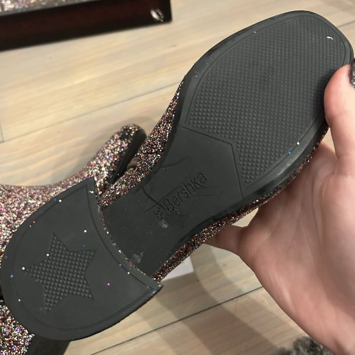 ghete cu toc bershka noi cu eticheta