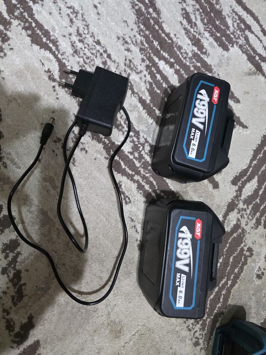 Зарядка и два новых акуммолятора