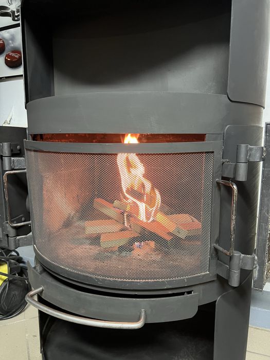 Sobă de încălzit pe lemne