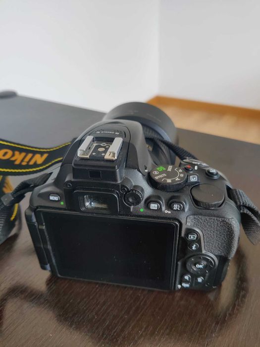 Nikon D5600, 2 obiective, tripod, geanta