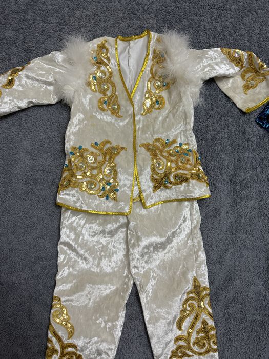 Продам костюмы на новый год детские