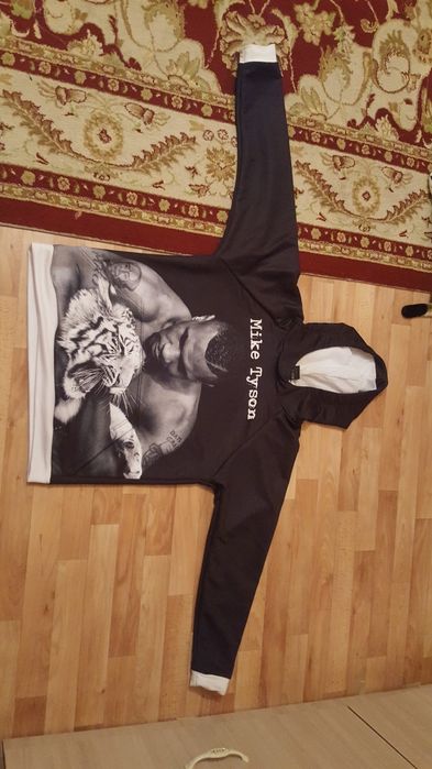 Продам теплую ХУДИ с капюшоном