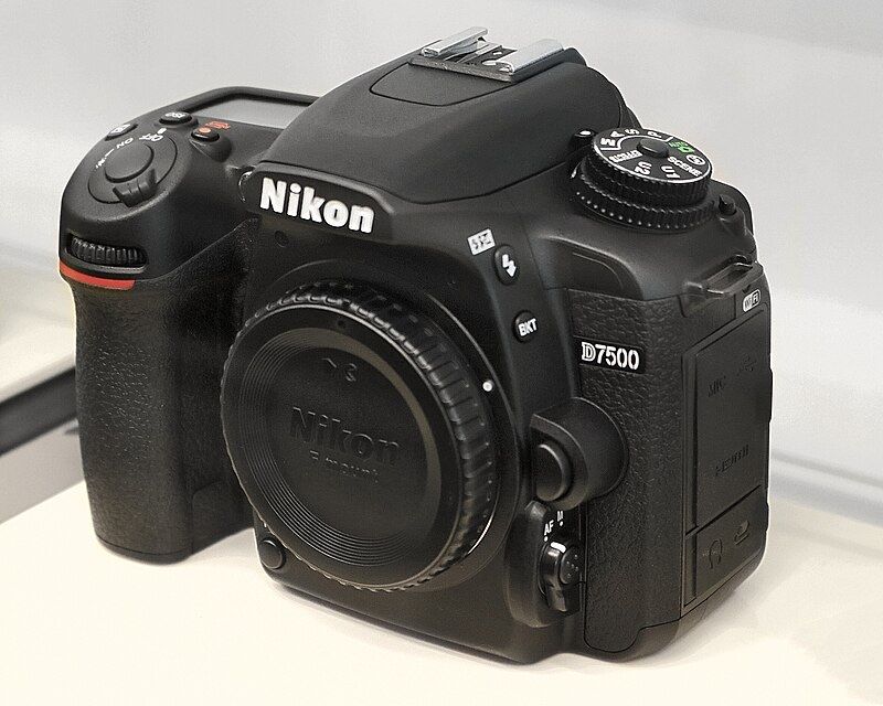 Apasat foto DSLR Nikon D7500
