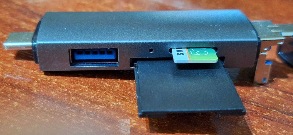 Card Reader - Cititor carduri - suportă discuri SD/TF/Micro SD/U