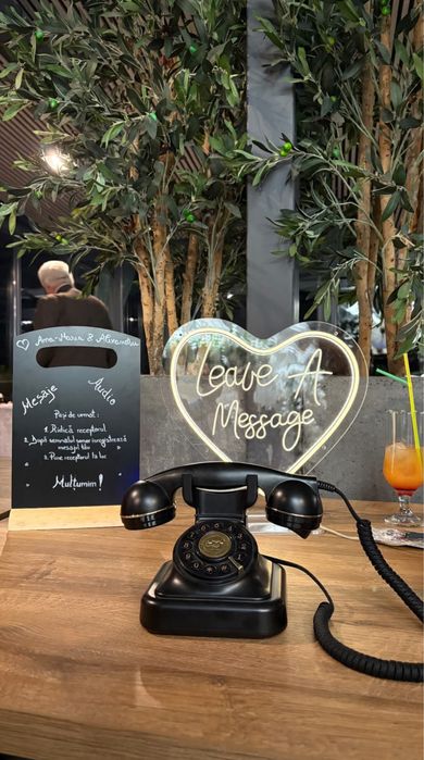 AUDIO guestbook negru