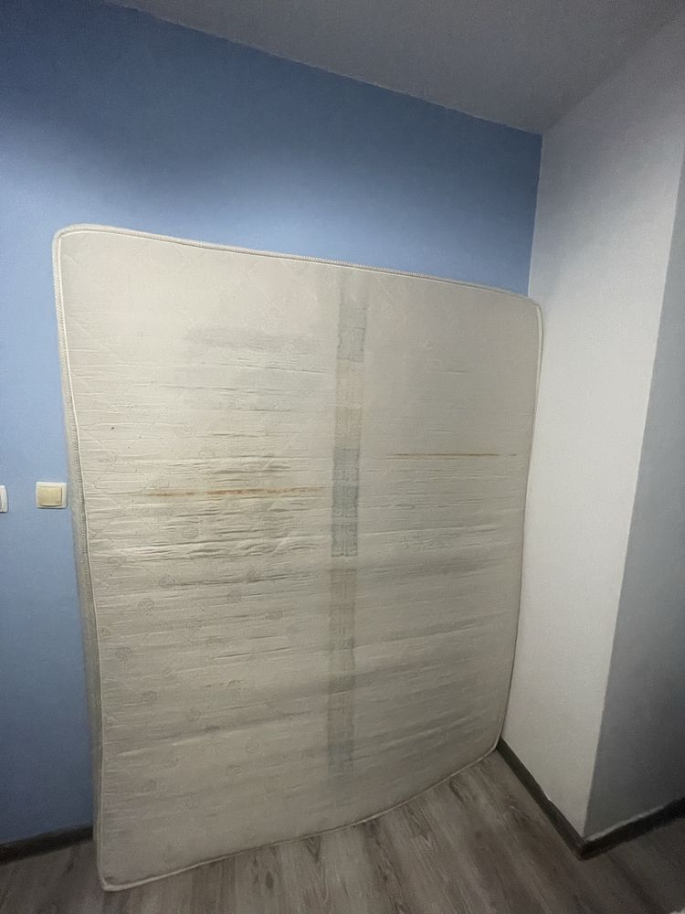 Продавам двулицев матрак 155x195