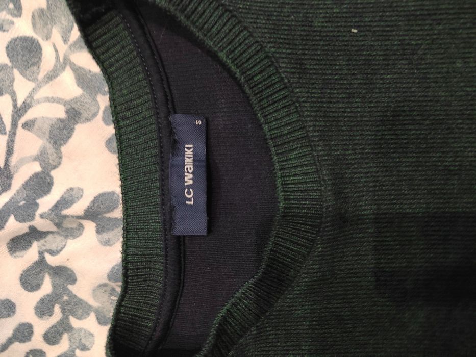 2 броя пуловера в перфектно състояние