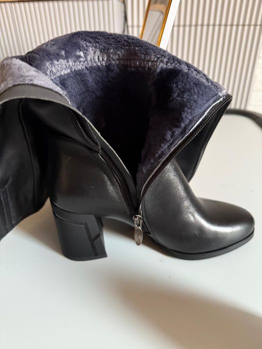 Зимние женские кожаные сапоги