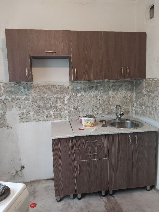 Кухонный гарнитур 50 000 тыс . Ширина  кухни 175 . В хорошем состоянии