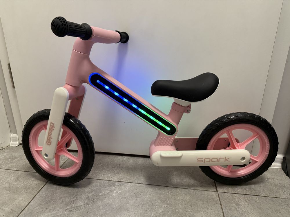 Баланс колело Chipolino spark със светлини