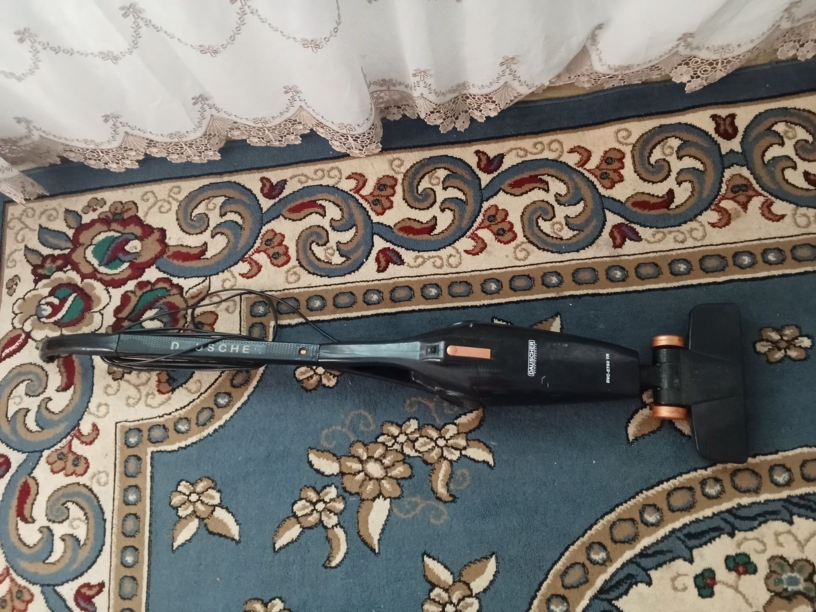 Пылесос  маленький отсаеденяется подойдёт для машины