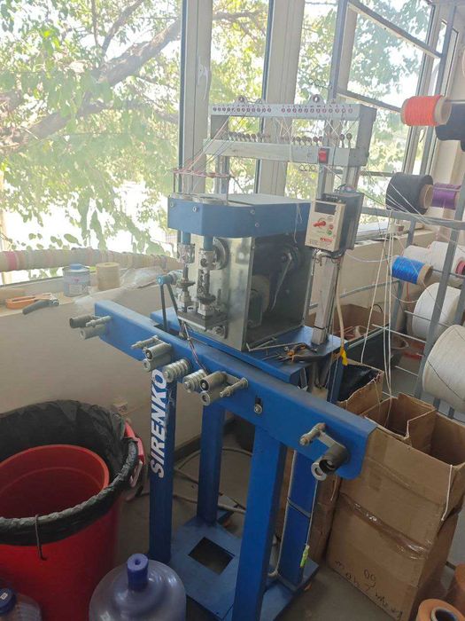 комплекс оборудования для производства шнуров и вязания.