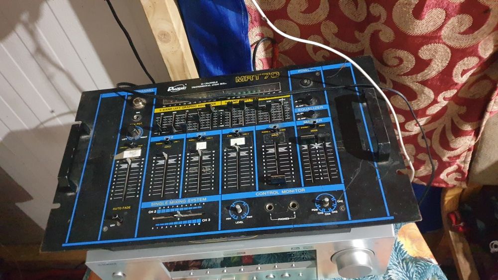 vând boxe cu amplificator +mixer