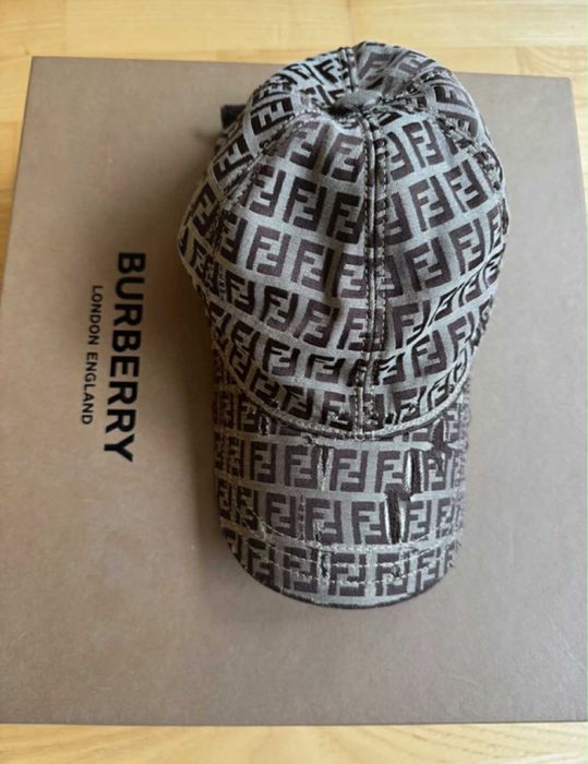 Sapca Fendi , model foarte frumos