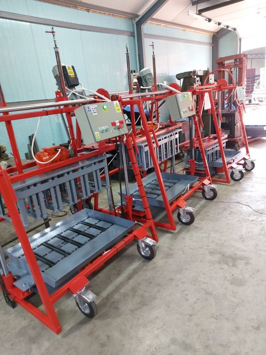 PRESĂ / MASINA boltari / borduri Oferta vacanță