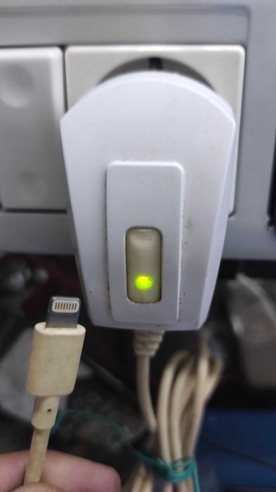 alimentator incarcator iphone 5v 1A