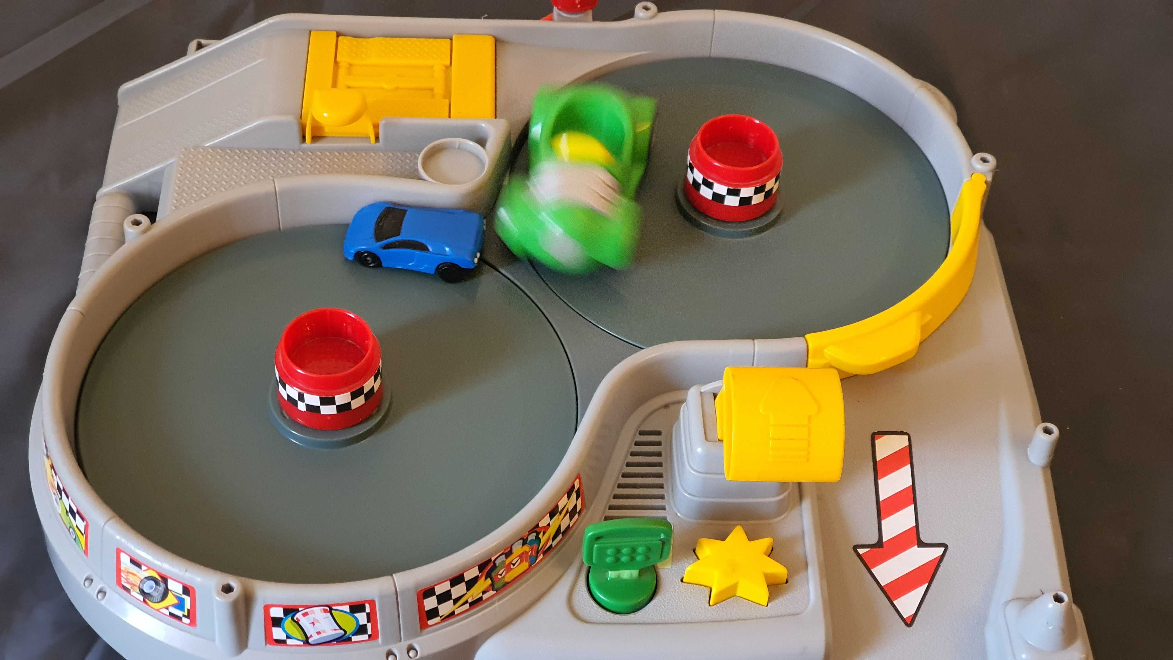 Cursa de masini Spin and Crash de la Fisher Price