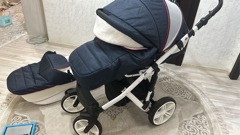 Коляска 2 в 1, фирма Adamex. Все для комфорта малыша и мамы