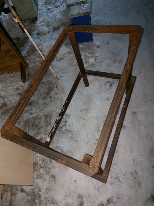 Железная подставка