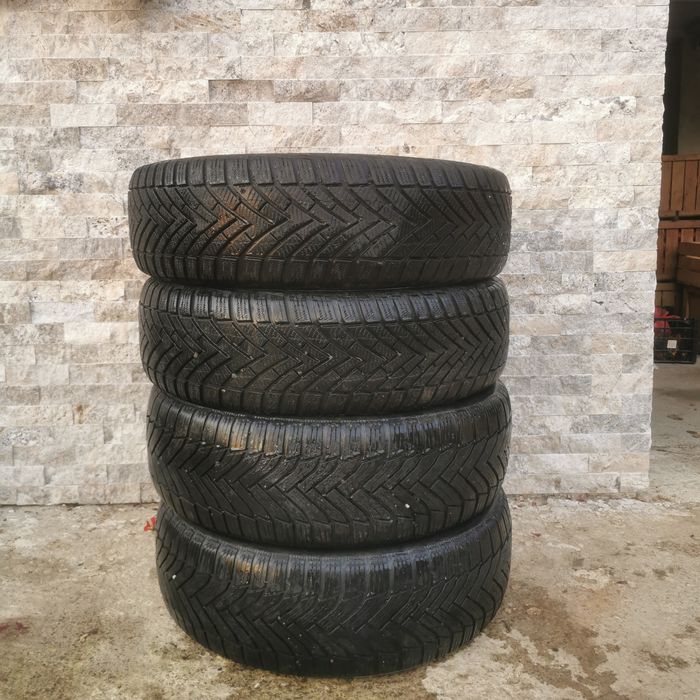Vând 4 cauciucuri de iarna 215 /65/16