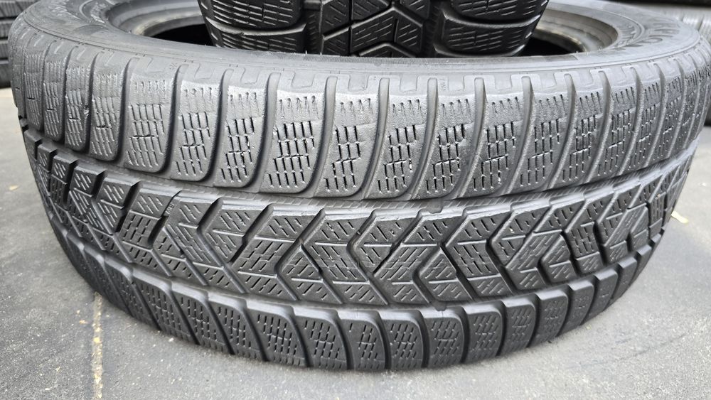 2 anvelope iarnă Pirelli 235/50/19