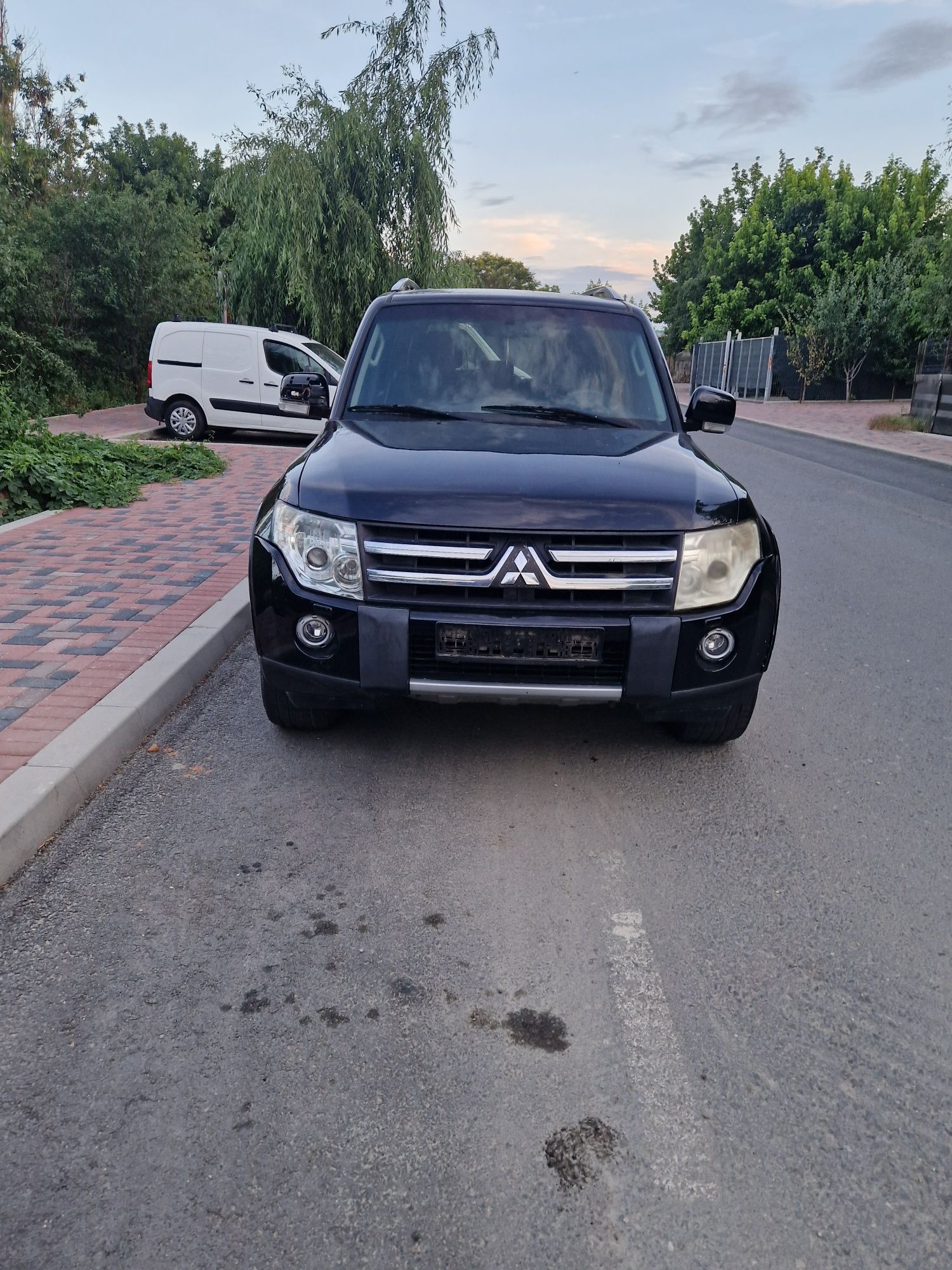 Dezmembrez mitsubishi pajero 4 an 2008