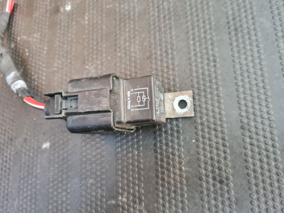 Releu degivrare parbriz VW Audi Seat Skoda