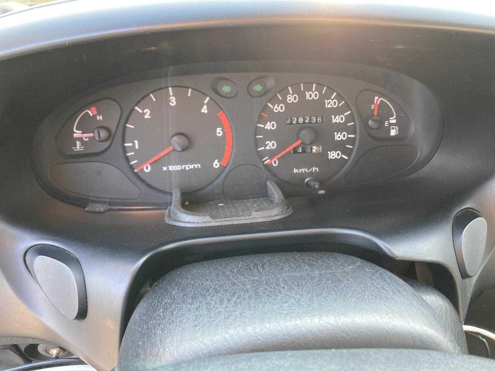 Hyundai H1 STAREX - 3 locuri