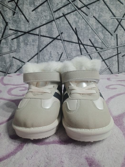 Продам детскую обувь 26 размер