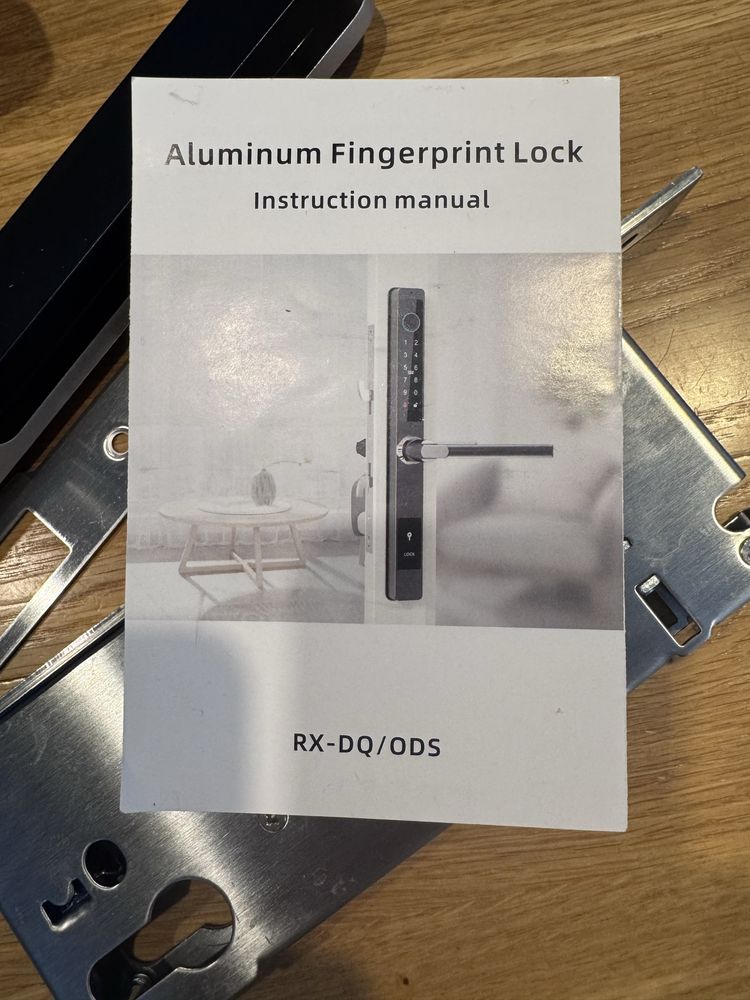Smart Lock cu amprenta si deschidere remote