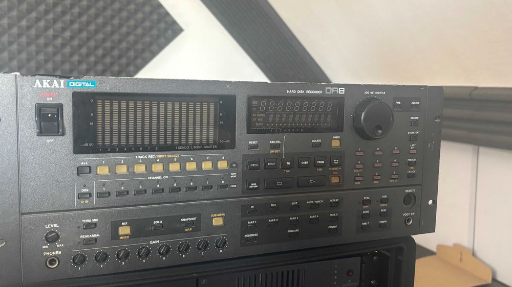 Vând Akai DR8 – recorder digital vintage