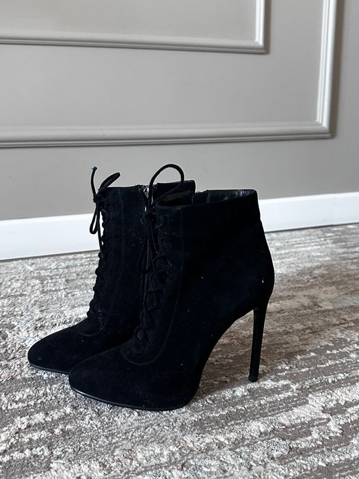 Замшевые ботильоны