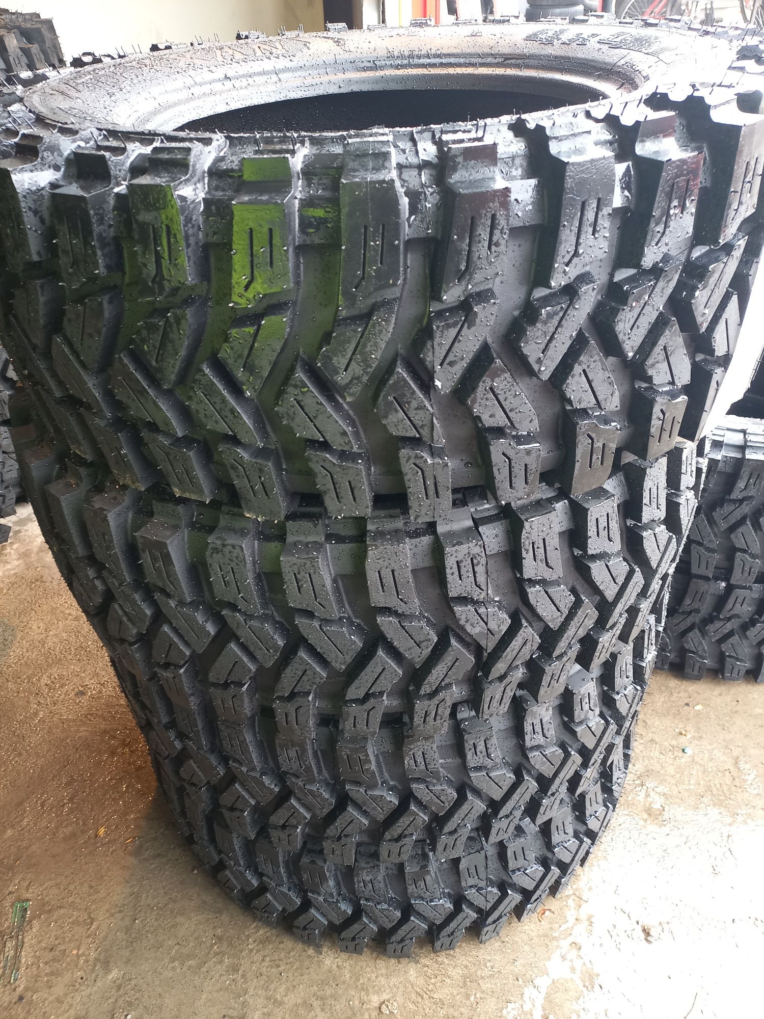 Anvelope off road 265/65R 17.