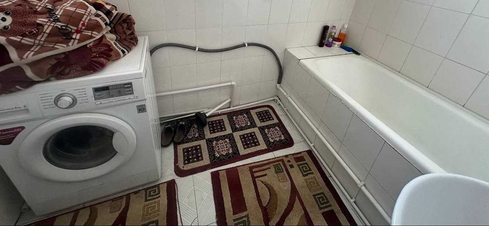 Истиклол стадион рупарасида гиштли 2х Квартира жихозлари бн сотилади.