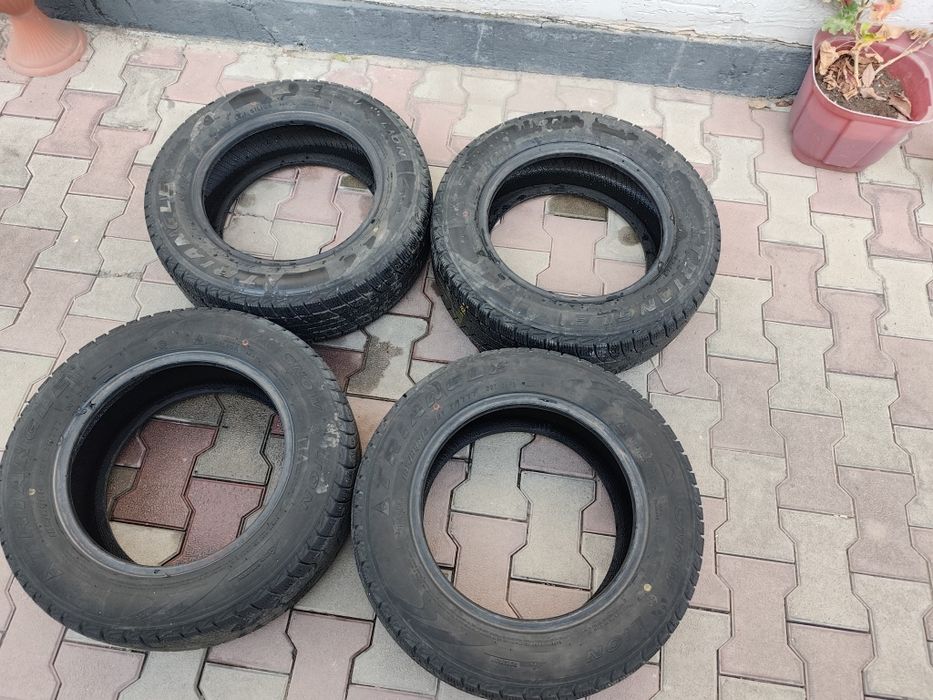 Продам зимнию резину .